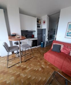 Barcarès plage en face au village studio rénové 2-4 couchages parking vue mer splendide