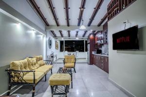 Premium Duplex Suite Rooftop & Comfort Center