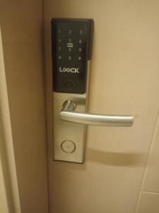 Cozy Condo Near Mall and Airport with Wi-Fi and Netflix