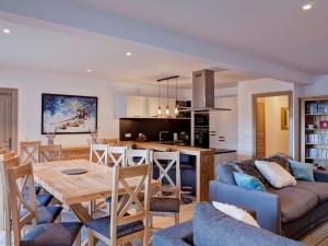 Appartement 12 pers. avec balcon, cheminée et wifi à La Tania - FR-1-513-17