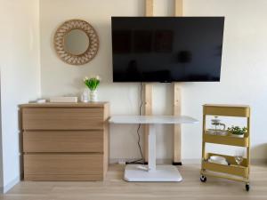 Clean, Spacious Base for Exploring Osaka, 2 bikes