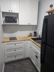 Cozy with Private Entry Near Fort Myers & Airport