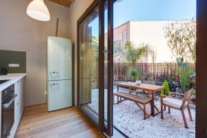 Modern Apartment with Private Garden Courtyard
