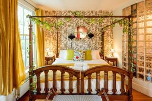 Hammersmith Haven: 4BD Historic Gem by the River