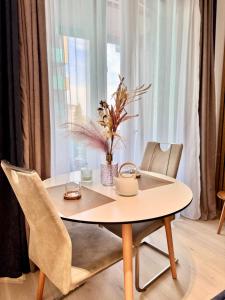 Stylish Modern Studio, Large Balcony, Prague 3