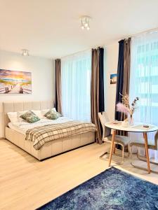 Stylish Modern Studio, Large Balcony, Prague 3