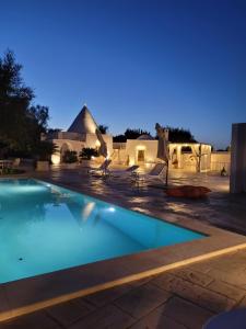 Trullo il Gelso with Private Salt Water Infinity Pool and Jacuzzi inside