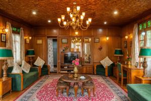 Lalarukh Group of Houseboats