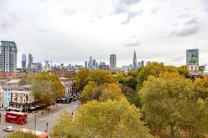 The Finch Loft Skyline Views & Home Cinema