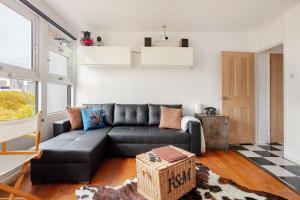 The Finch Loft Skyline Views & Home Cinema