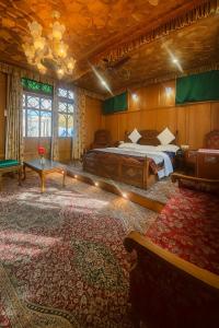 Lalarukh Group of Houseboats