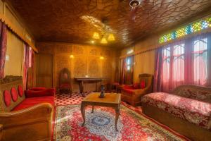 Lalarukh Group of Houseboats