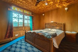 Lalarukh Group of Houseboats