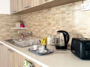 Charming 1-BR Stay Near City Centre, Marina and Beaches - Perfect for Couples, Business or Solo Travellers