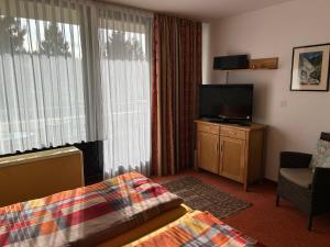 Ferienwohnung mit Schwimmbad und Gartenblick