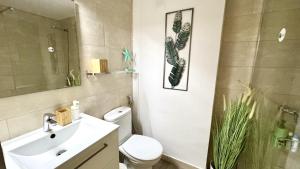 Relax And Calm in the Sea by Deihu Experiences