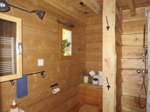 B&B / Chambres d'hotes La Cabane aux Sapins : photos des chambres