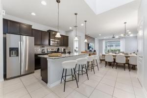 Family 6BR Home Pool & Game Room