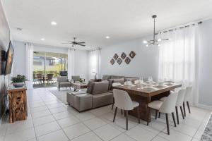 Family 6BR Home Pool & Game Room