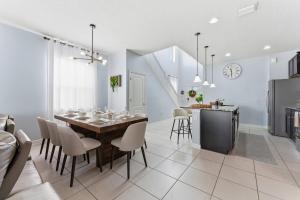 Family 6BR Home Pool & Game Room