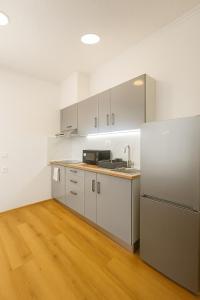 Cozy Modern Apartment 50m to Metro