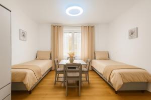 Cozy Modern Apartment 50m to Metro