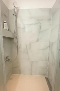 Cozy Modern Apartment 50m to Metro