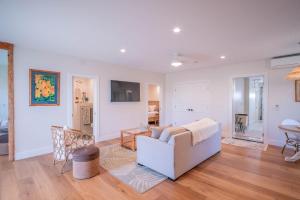 The Emerald House II apts