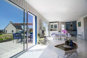 TipozImmo - maison Les Galets - vue mer de toute la maison - animaux bienvenus - fibre inclus - linge inclus et lits faits - terrasse - parking gratuit - proche des commerces et des attractions touristiques