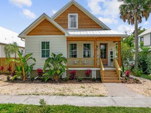 The Grand Augustine l Heated Pool l Walk to DNTN