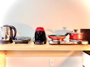 Studio moderno com piscina 350m do mar