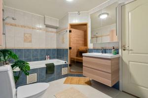 Aurora City Center apartment with Sauna