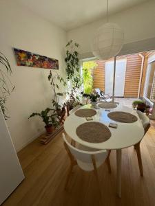 Charming 2 bedroom house beautiful garden and patio