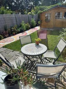 Charming 2 bedroom house beautiful garden and patio