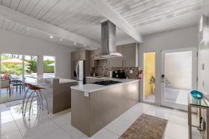 Lux Lounge by ACME House Company