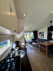 Breskens Chalet DuneView mit Zaun Haus Nr H195