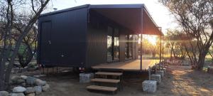 Cabaña nueva en un campo de limones