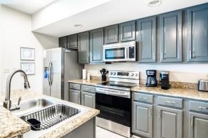 RELAX in this beautifully cozy 2-bedroom, 2 bathroom condo Sleeps 6!!