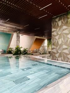 Cozy 1 BR with Pool, Gym, Near Aeon Mall, VSIP - The Emerald Golf view - Thuận An