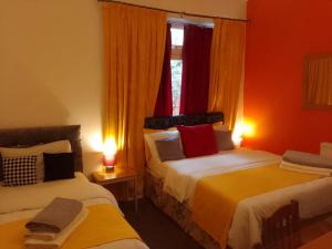 Executive Suite at Ideal home & cottage, Inviting 2 Bedroom apartment, Sleep 6 Ideal for contractors, family & Groups