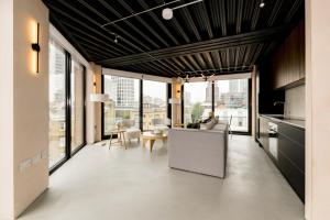 Cool Hoxton industrial loft