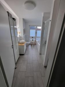 Large modern accommodation in a central location