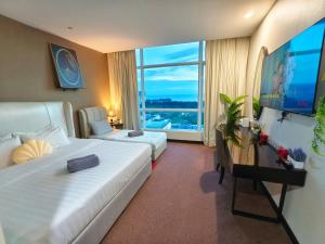 Hatten Hotel Super Sea View 4pax High Floor FREE 1 Carpark & Netflix with 2 TV Room