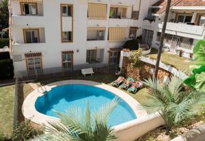 Penthouse 5 min from the beach with balcony and pool access