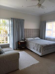 Lagoon Breeze - few steps to the River Mouth