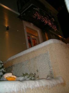 Room "honeybee" in a neoclassical house