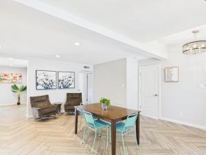 Sunhaven - Private Heated Pool - Walk to Old Town