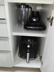 Ubatuaba-Praia Grande(Area Nobre), 100 mts da praia, 2 ar, internet, elevador, vaga coberta, piscina semeolimpica e infantil, churrasqueiras.