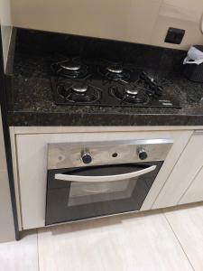 Ubatuaba-Praia Grande(Area Nobre), 100 mts da praia, 2 ar, internet, elevador, vaga coberta, piscina semeolimpica e infantil, churrasqueiras.