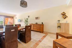 Appartement cosy avec piscine & plage à 5 min à pied